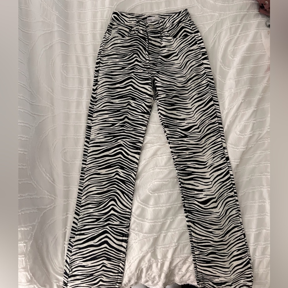 Zara Zebra Straight Leg Jeans 🖤🤍